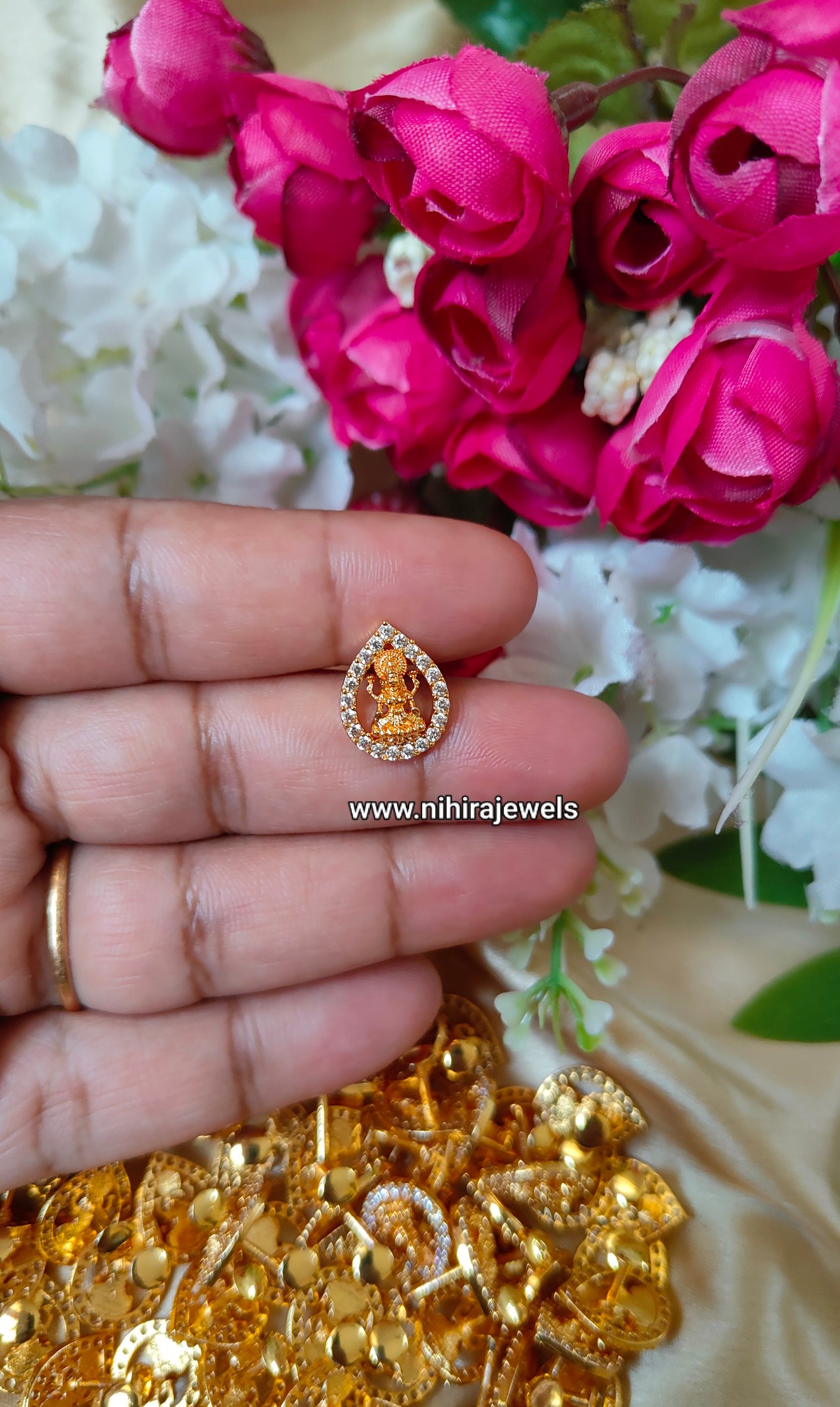 Lakshmi Nosepin  1 piece