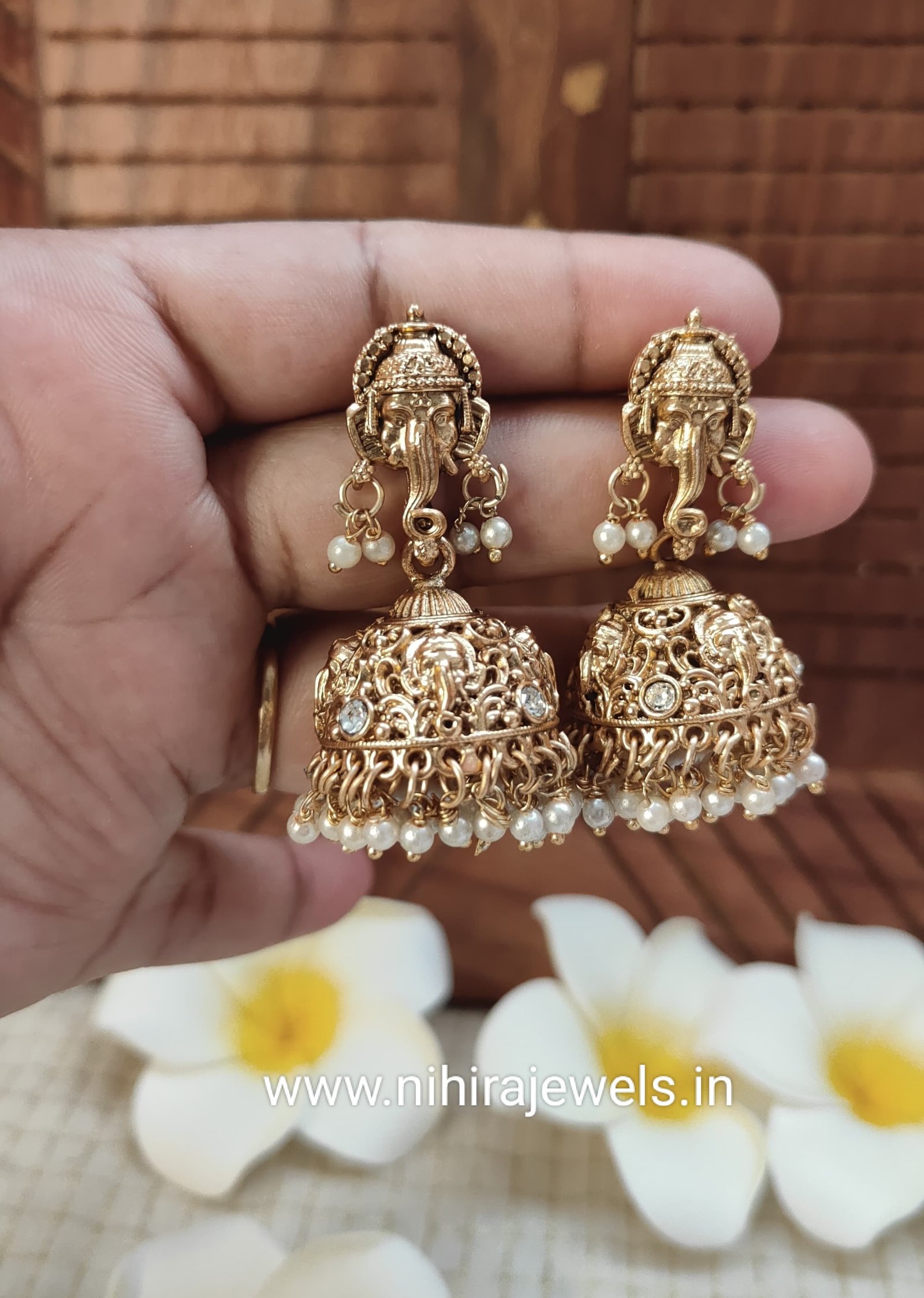 Vinayaka Jumka (White) - NS0079