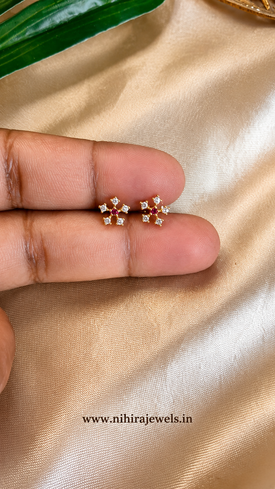 Nila Ruby Earstud
