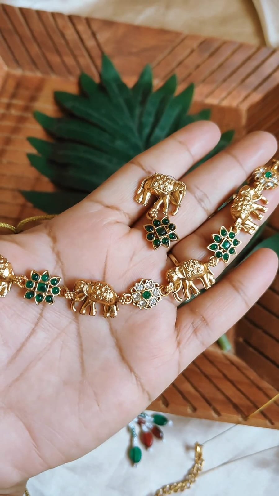 Elephant Neckpiece - Green