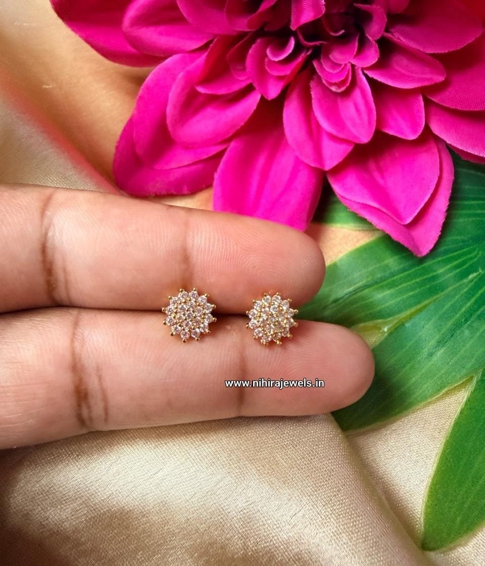 Tharaka White Earring (7.5 mm)