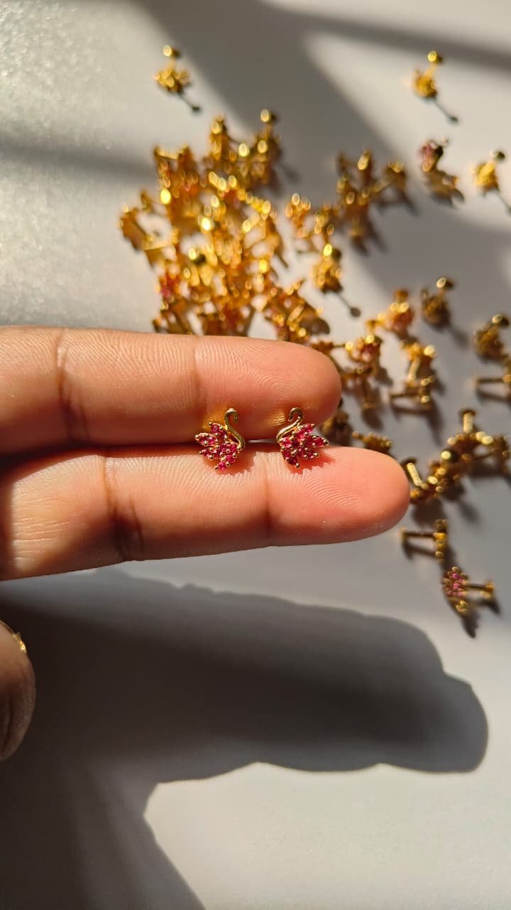 Royal Swan EARSTUD Pink